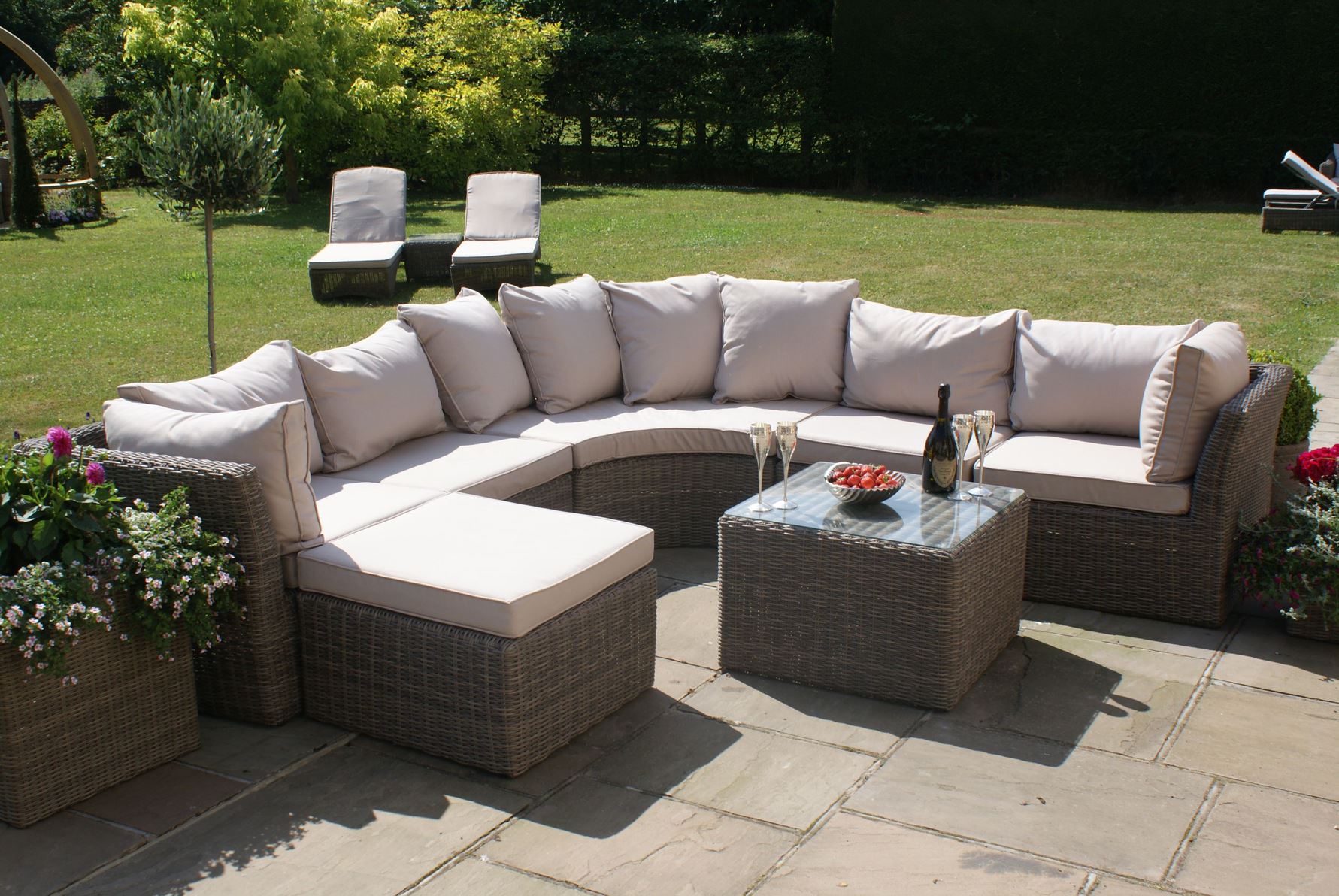 Maze Rattan Winchester Rounded Corner Group Cheshire Sandstone Supplies